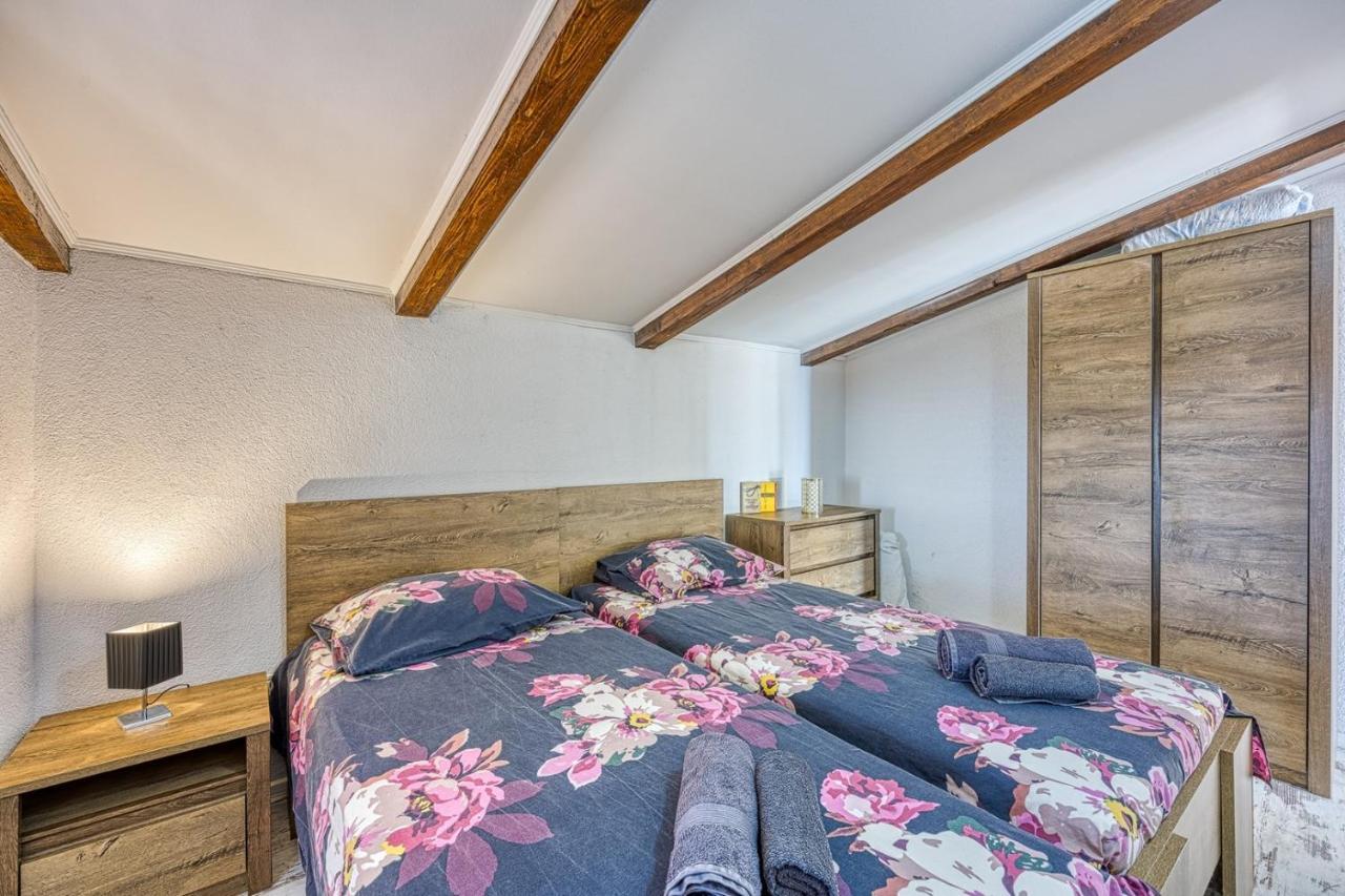 Old Town Apartments In Umag Kültér fotó