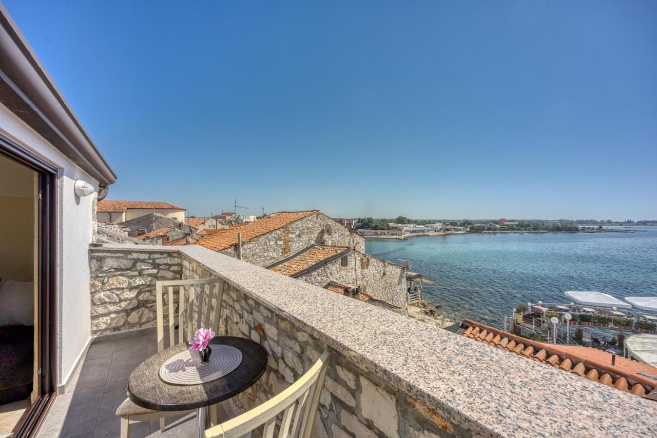 Old Town Apartments In Umag Kültér fotó